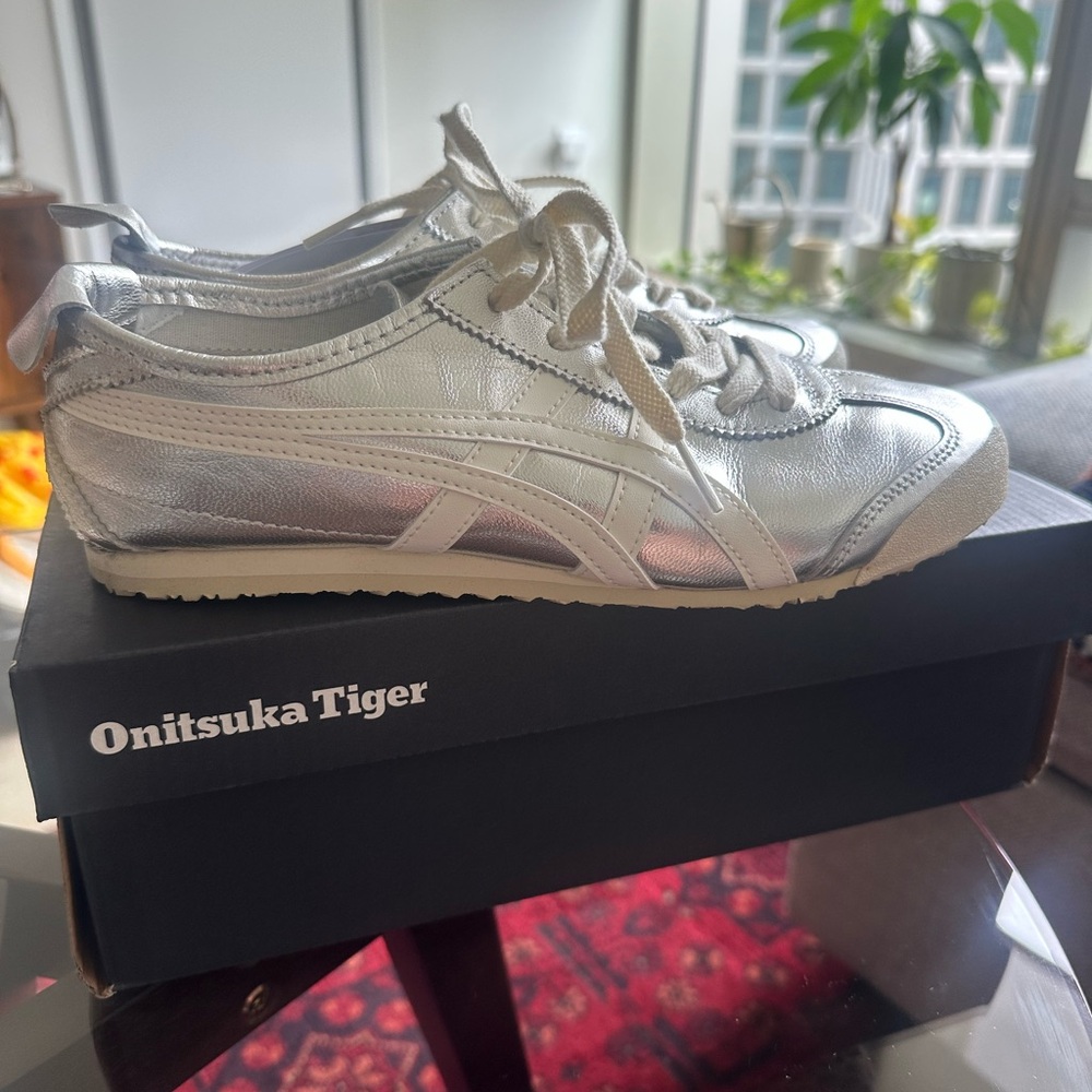 Onitsuka Tiger Mexico 66 Silver/Off White Sneakers size US 7.5 women’s